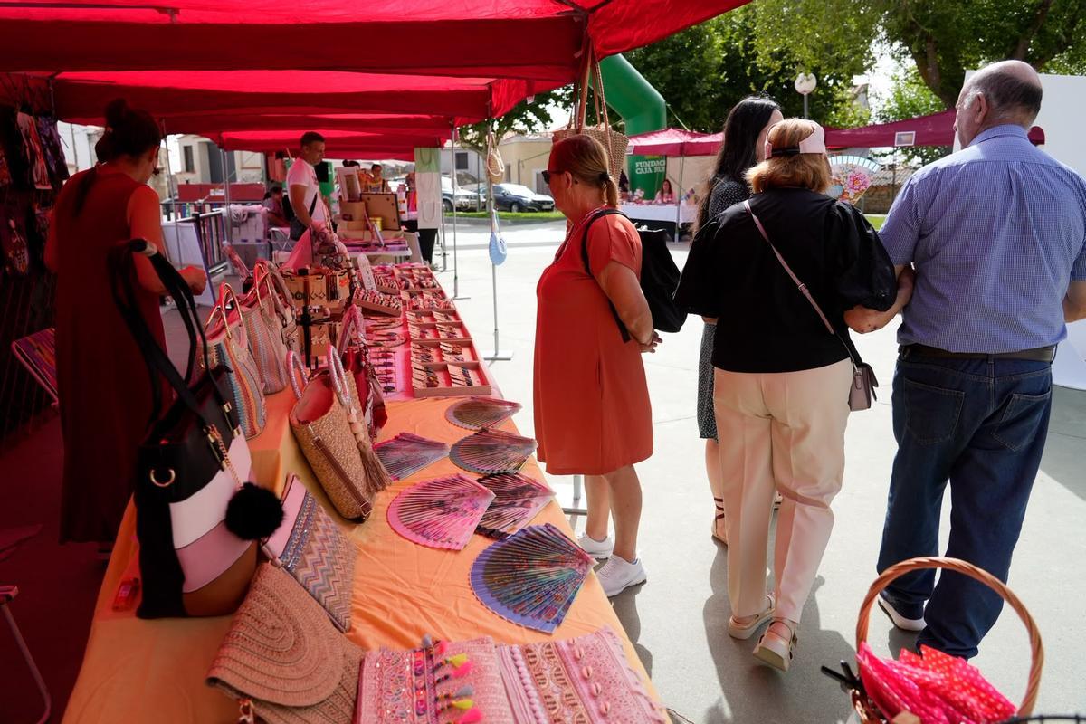 GALERÍA | Pereruela exalta su alfarería tradicional en una feria