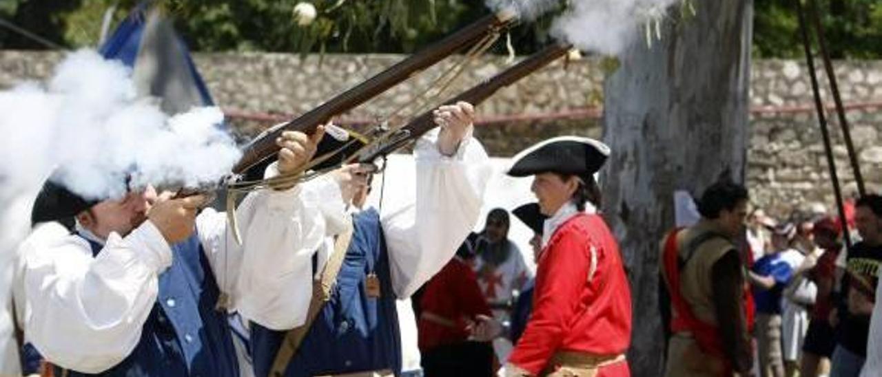 Los usuarios de réplicas de armas antiguas se someterán a un examen teórico-práctico