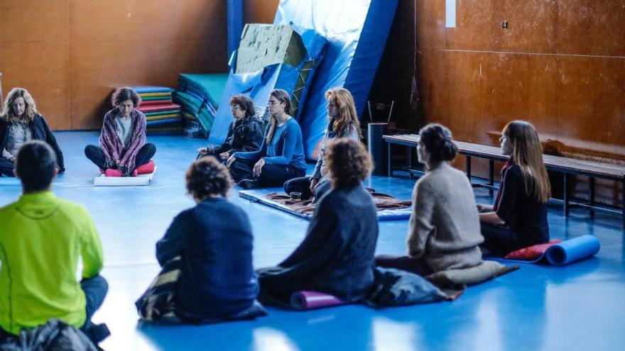 Una de les sessions de mindfulness a Figueres.