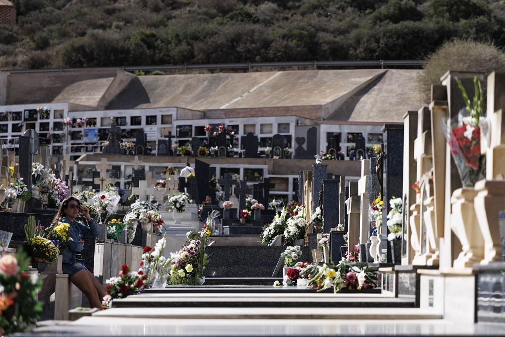 Día de Todoso los Santos en el cementerio de Los Remedios de Cartagena