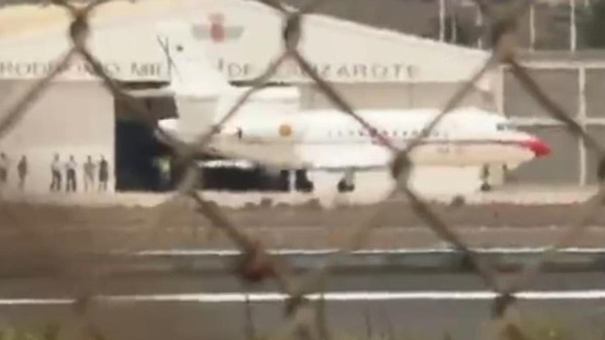 Pedro Sánchez y su familia llegan en el Falcon al Aeródromo Militar de Lanzarote para sus vacaciones de verano en La Mareta