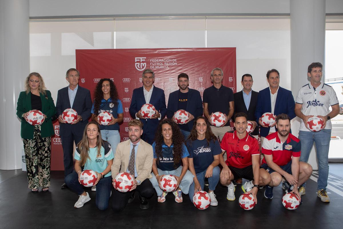 Presentación del nuevo balón de fútbol y fútbol sala