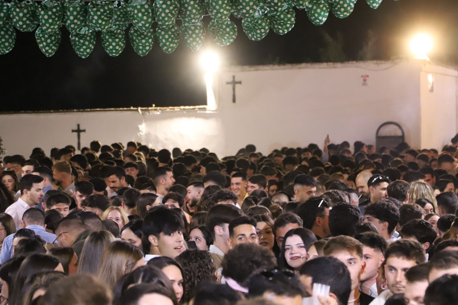 La tercera noche de cruces, en imágenes