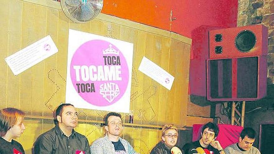 Foto de la concentración celebrada en 2003 tras la prohibición que acabó con los directos en la Santa Sebe.