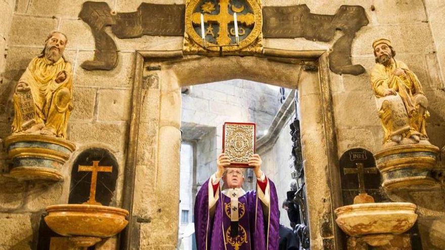 Acto de apertura de la Puerta Santa en la Catedral de Santiago. // Óscar Corral
