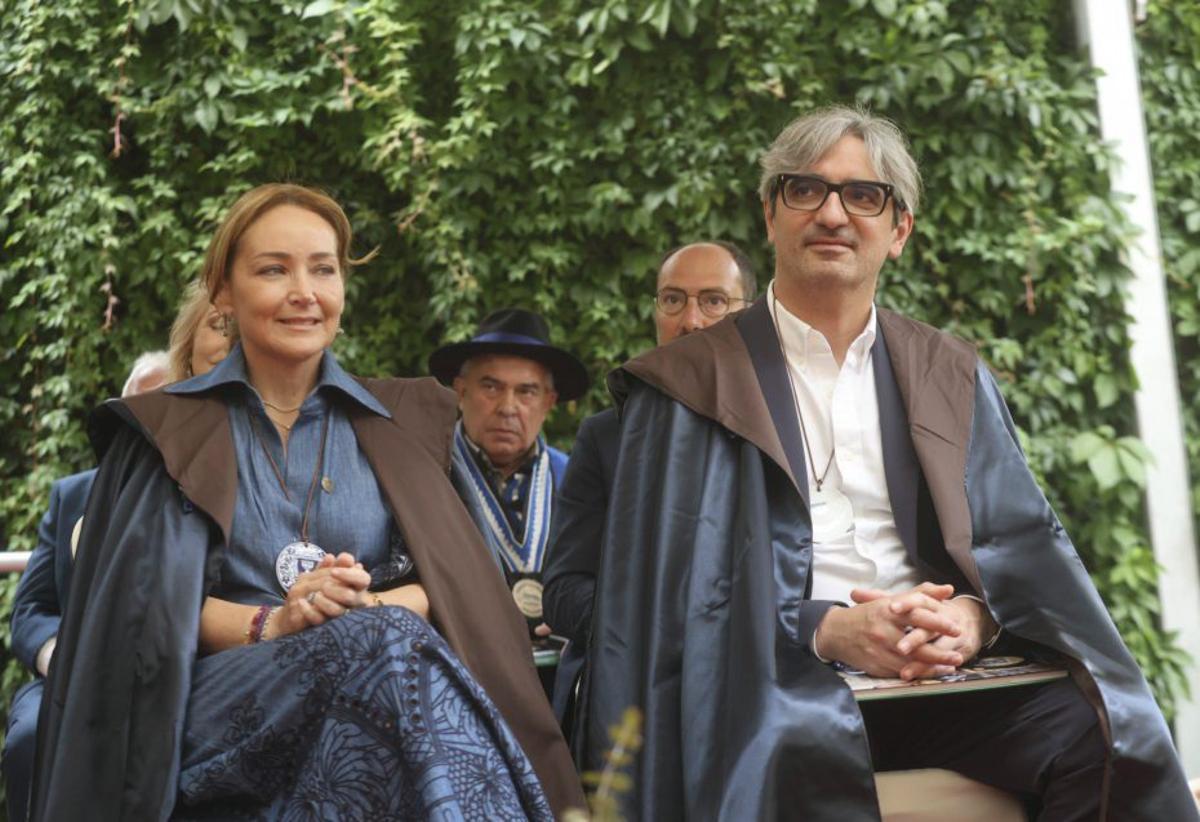 Marián Mouriño, presidenta del Celta, y el doctor González Rivas. | NOÉ PARGA