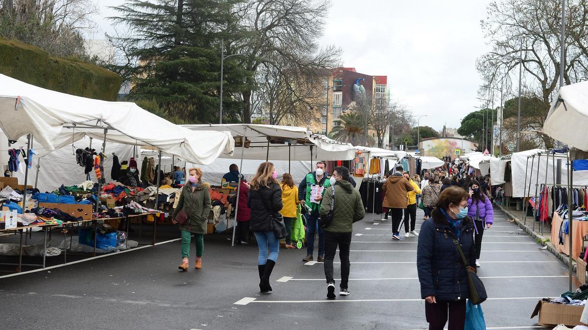 Una imagen del mercadillo de La Hispanidad de Plasencia.