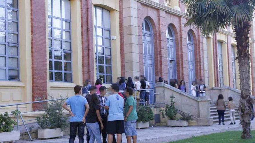 Estudiantes en el Claudio Moyano.