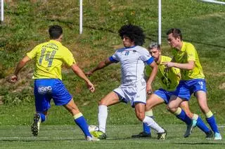 Brilhante y Wendell amargan la tarde al Juventud de Cambados (0-2)