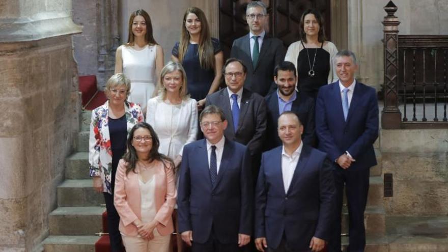 El nuevo Consell promete sus cargos en el Palau