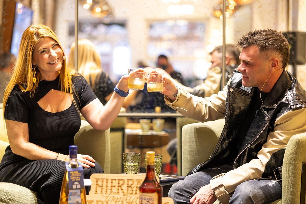 Montse Monsalve y Fonsi Nieto en la reunión.