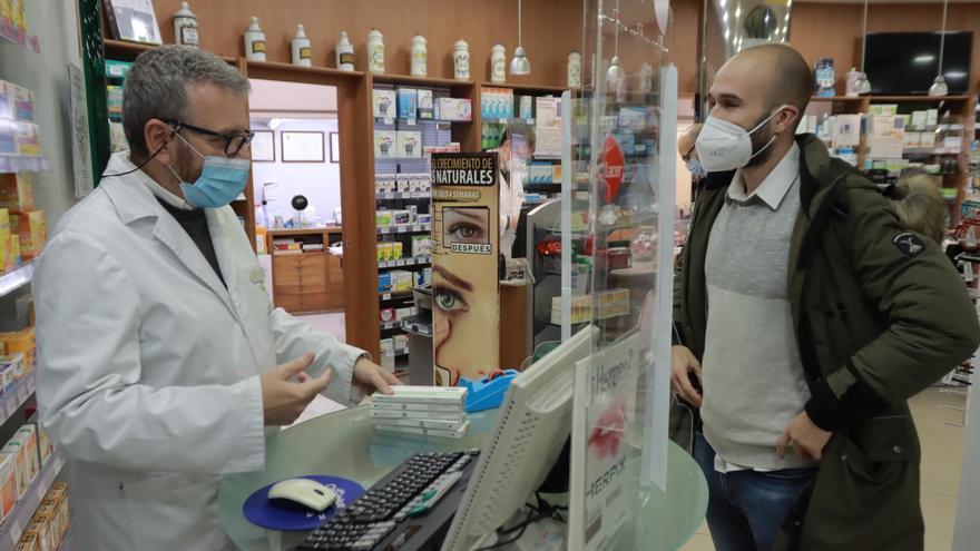 Así se usa un test covid de venta en farmacias.