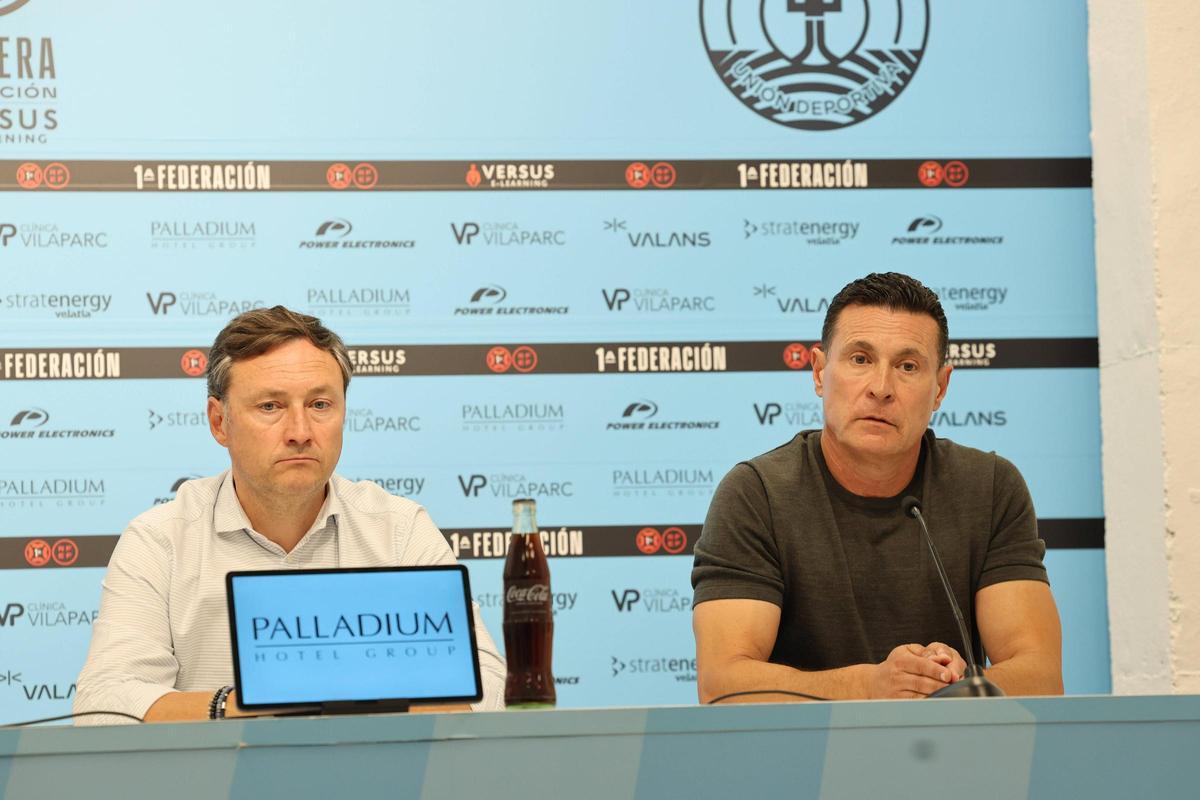 Mira las imágenes de la presentación de Raúl Llona como entrenador de la UD Ibiza