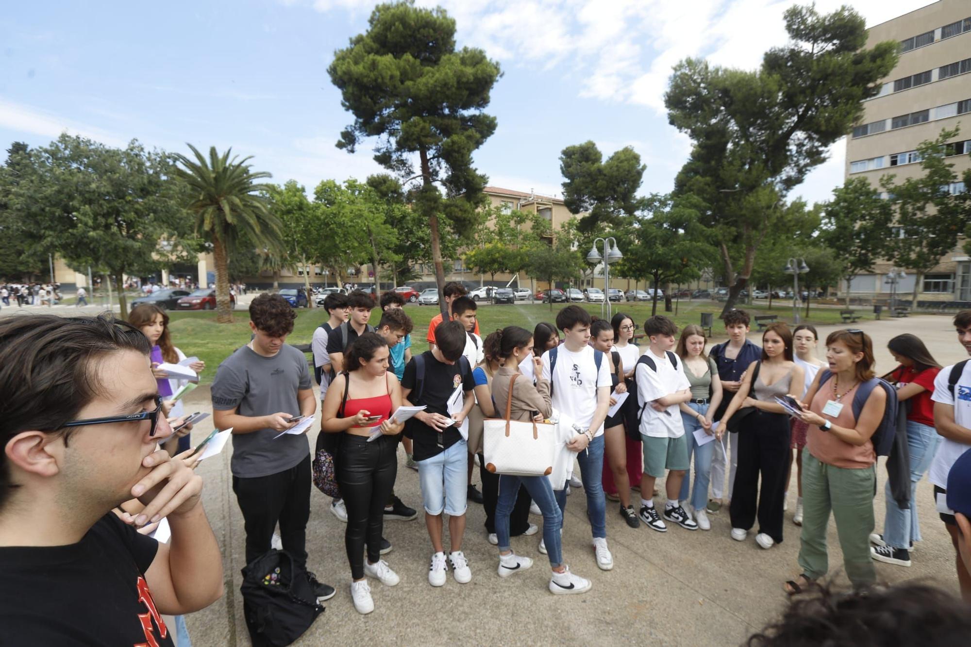 Miles de aragoneses se examinan desde este martes en la Evau