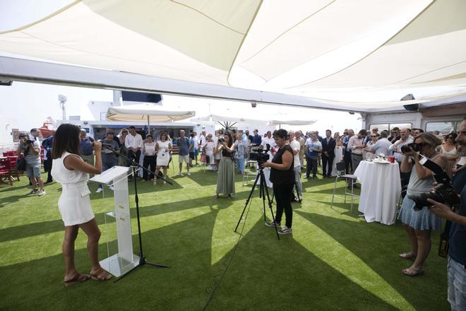 Galería de imágenes de los barcos de Transmediterránea en el puerto de Ibiza
