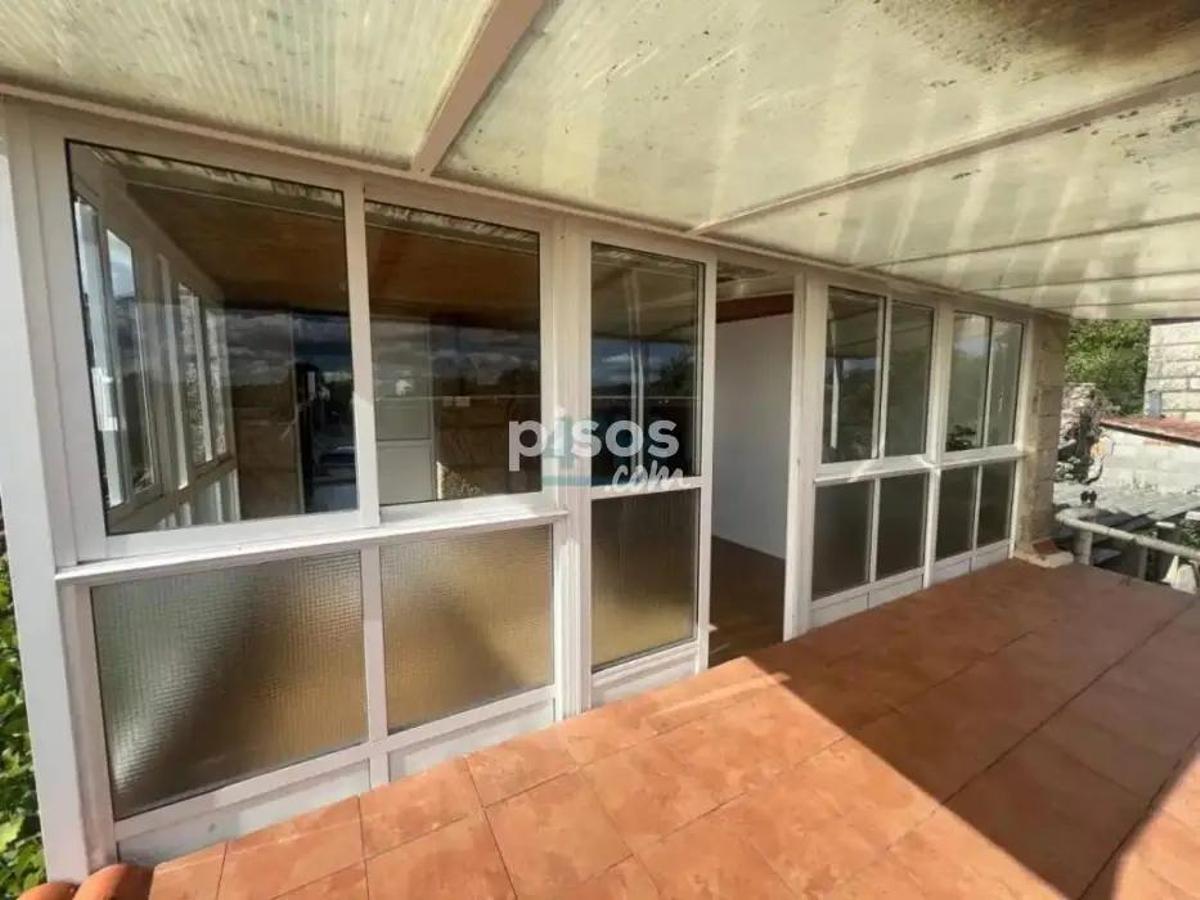 Algunas imágenes del chalet con piscina a la venta en Coles Algunas imágenes del chalet con piscina a la venta en Coles