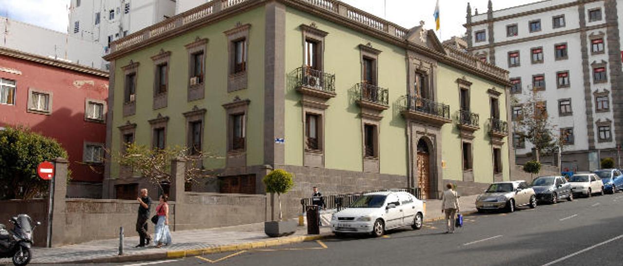 La desprotección del palacete de San Bernardo permite el derribo del edificio