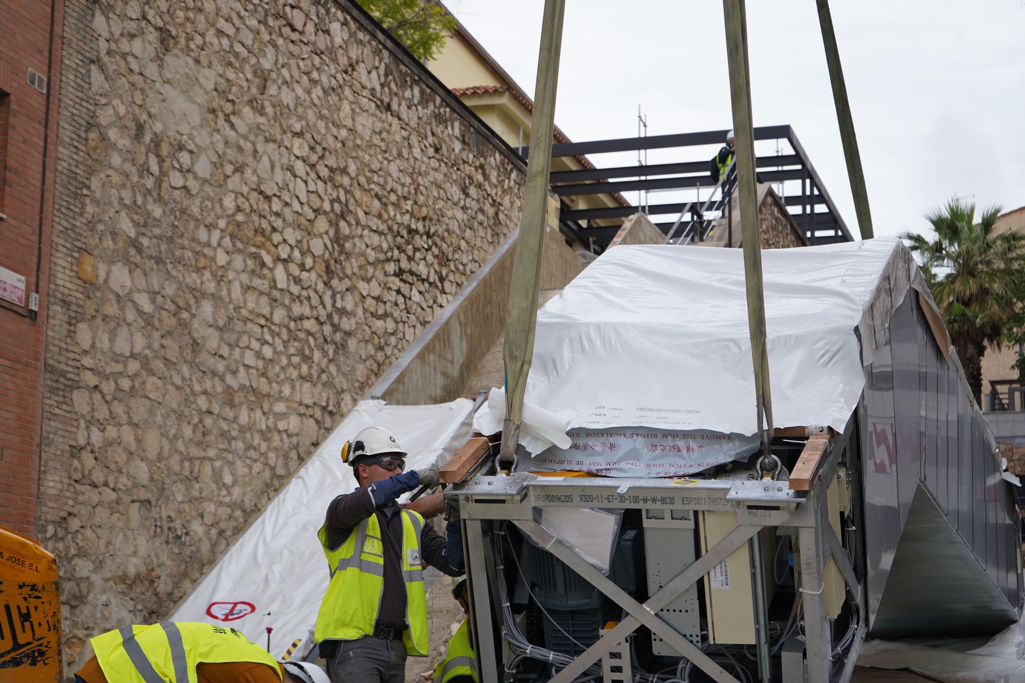 Inician el montaje de las escaleras mecánicas del Mercat de Ontinyent