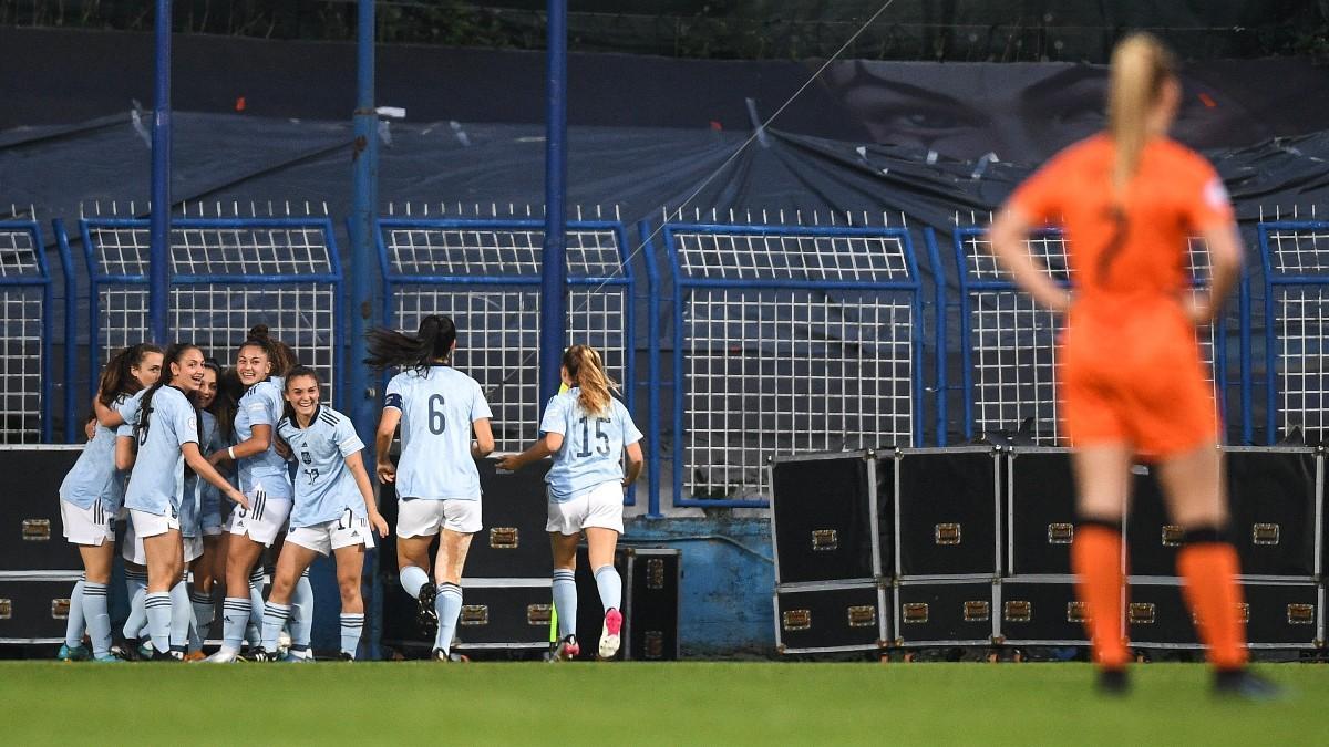 España celebra un gol ante Países Bajos