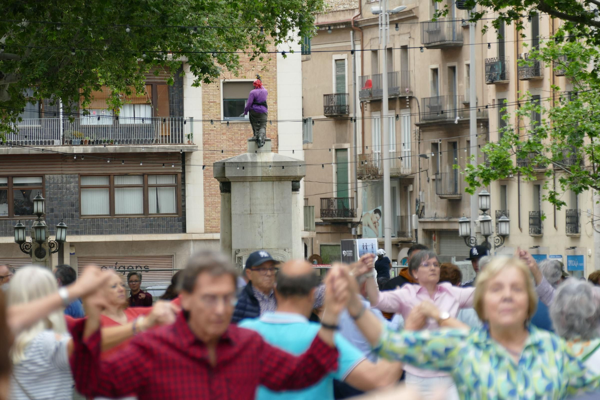 Les sardanes omplen la Rambla de Figueres amb la Cobla Selvatana