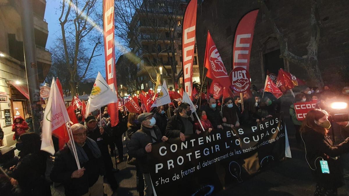 Los transportistas se manifiestan en la Plaza de España de Palma por el precio de los combustibles