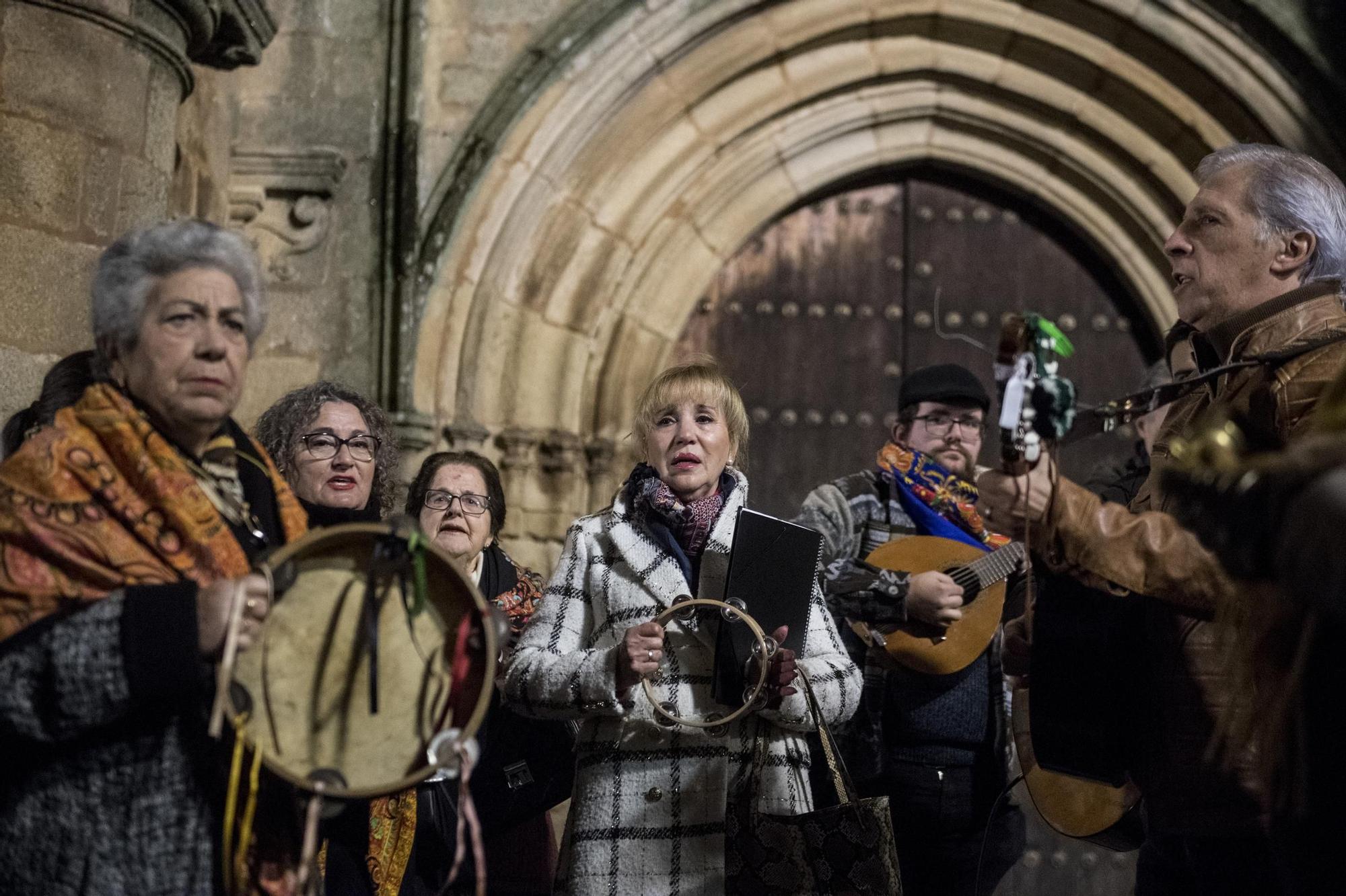 Galería | El Redoble y Aldea Moret, por villancicos en Cáceres