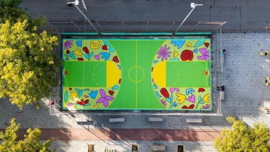 El proyecto Floreciendo rehabilitará tres pistas de baloncesto en Alicante con arte urbano