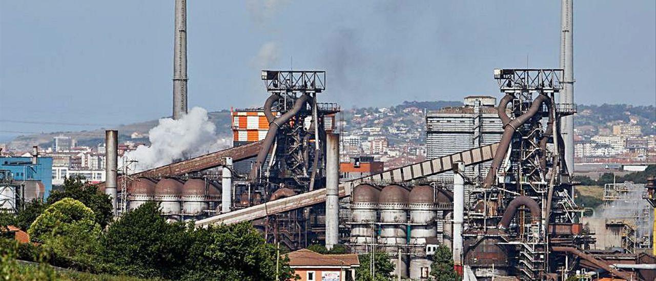 Los dos hornos altos de Arcelor en Veriña (Gijón).