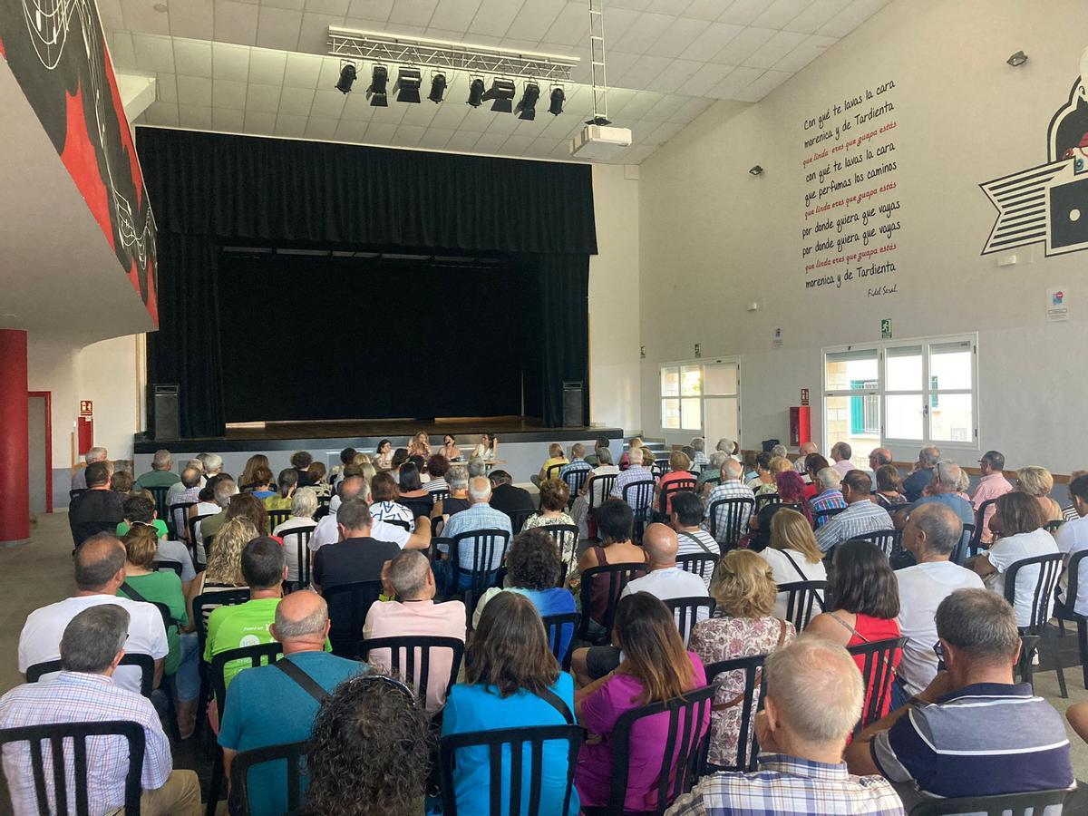 Una de las reuniones convocadas por la plataforma Sos Sanidad Rural Almudévar.