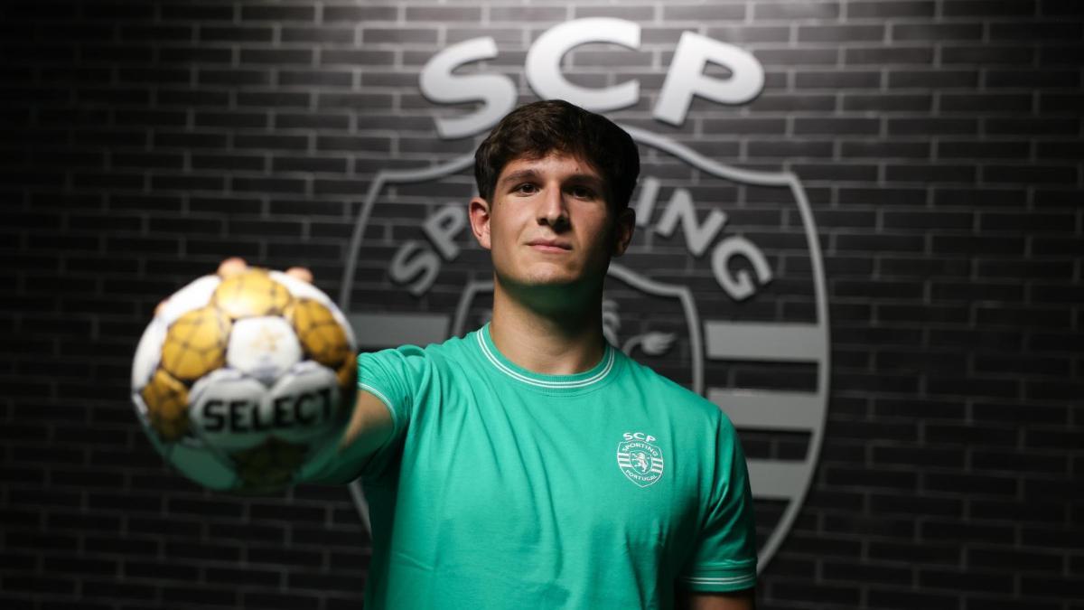 Víctor Romero en su anuncio como jugador del Sporting