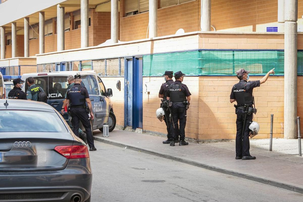 Intervención policial. Menudeo, gallos y tortugas en Ministriles, Lorca-3589.jpg