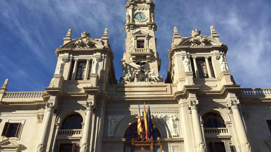 Instrucciones a los funcionarios de València: calefacción a 19 grados y subir por las escaleras