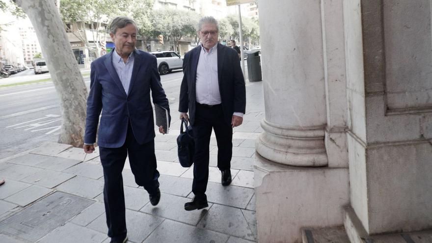 El expresidente de la APB, Joan Gual de Torrella, a la entrada del juzgado de Palma.