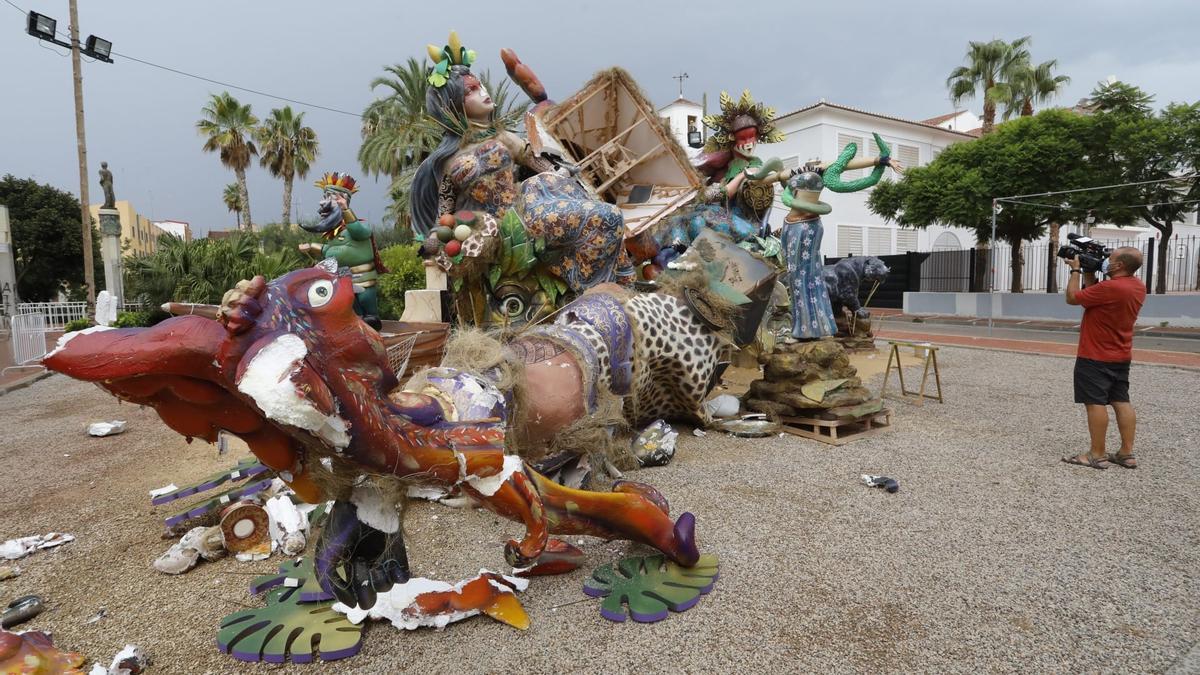 Falla Plaza del Sol en el suelo tras las lluvias y el viento