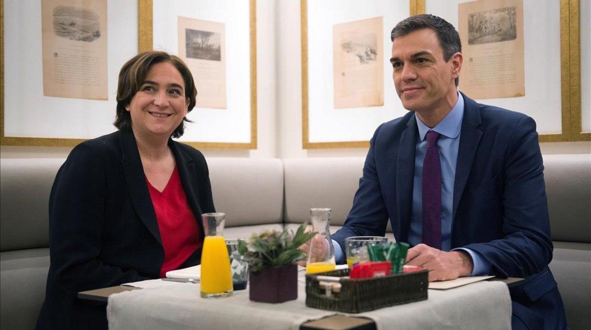 Pedro Sánchez y Ada Colau, en su reunión en Barcelona antes del Consejo de Ministros.