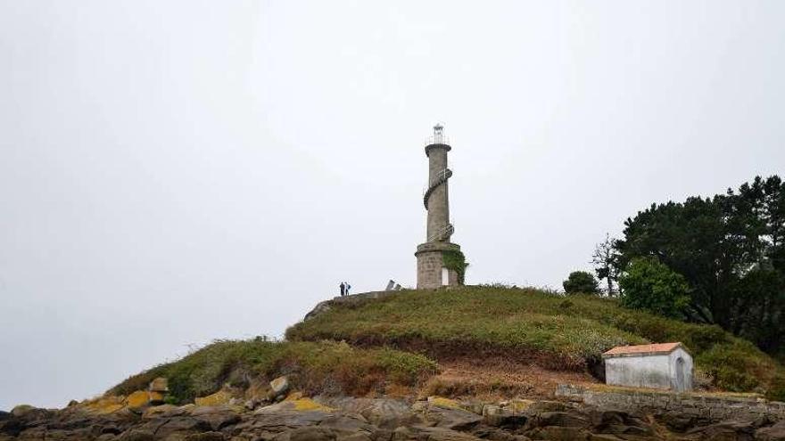 Faro de la Isla de Tambo. // Gustavo Santos