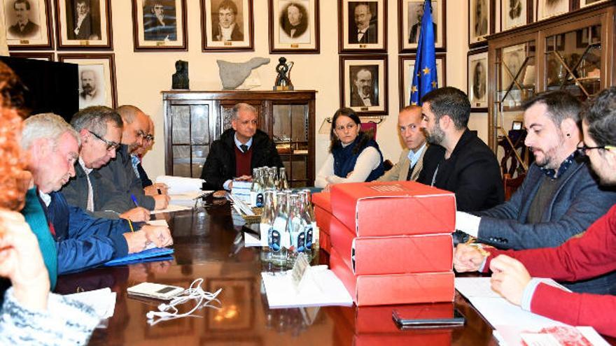 Reunión de la comisión de expertos encargada de elaborar la candidatura de la Villa de La Orotava.