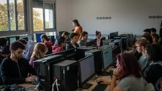 El drama de la falta de profes en la FP: "Con 30 alumnos es imposible enseñar a programar"