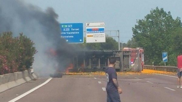 Accidente en la A-7 en Moncada y retenciones kilométricas