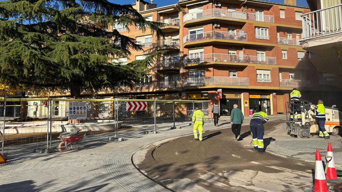 Obres de pavimentació a la Font del Ros, aquest dilluns