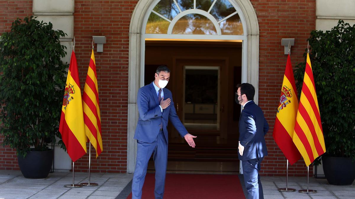 El presidente del Gobierno, Pedro Sánchez, recibe en la Moncloa al 'president', Pere Aragonès, el pasado 29 de junio de 2021.