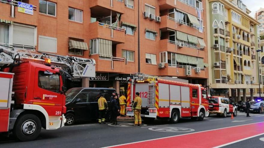 Una mujer resulta herida por contusiones e inhalación de humo tras incendiarse su vivienda en Benidorm