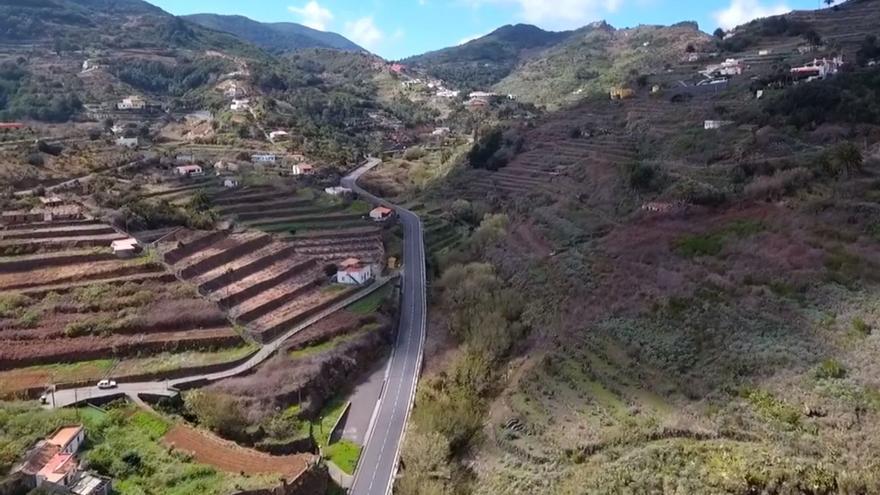 El Cabildo licita las obras de mejorade la pista de Vega Baja en  Las Rosas