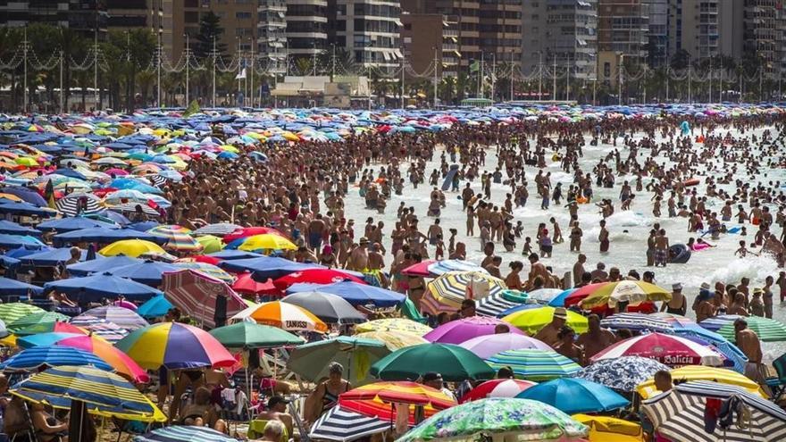 Una turista británica se queja de que en Benidorm haya españoles de vacaciones