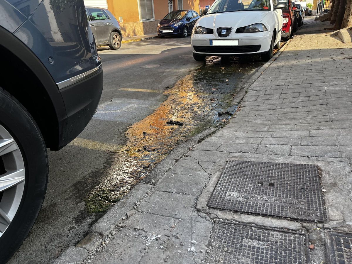 El estado de descomposición del agua residual, especialmente en estos días de tanto calor, es evidente.
