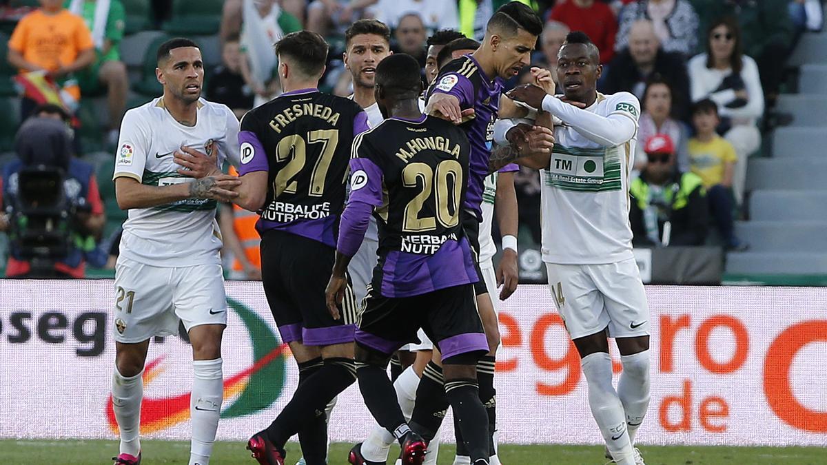 El Elche salvó un punto in extremis ante el Valladolid.