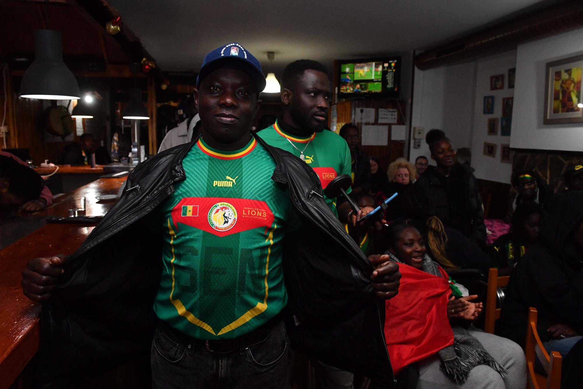 Senegaleses en A Coruña se reúnen en el Agra para ver el partido Senegal-Inglaterra en el Mundial de Qatar