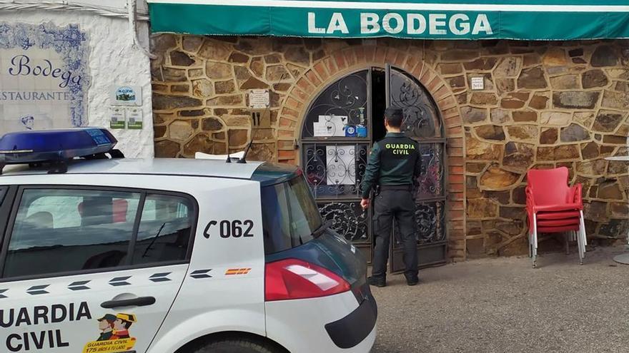 Vecinos de Cheles retienen a dos autores de un robo en un restaurante hasta que llega la Guardia Civil