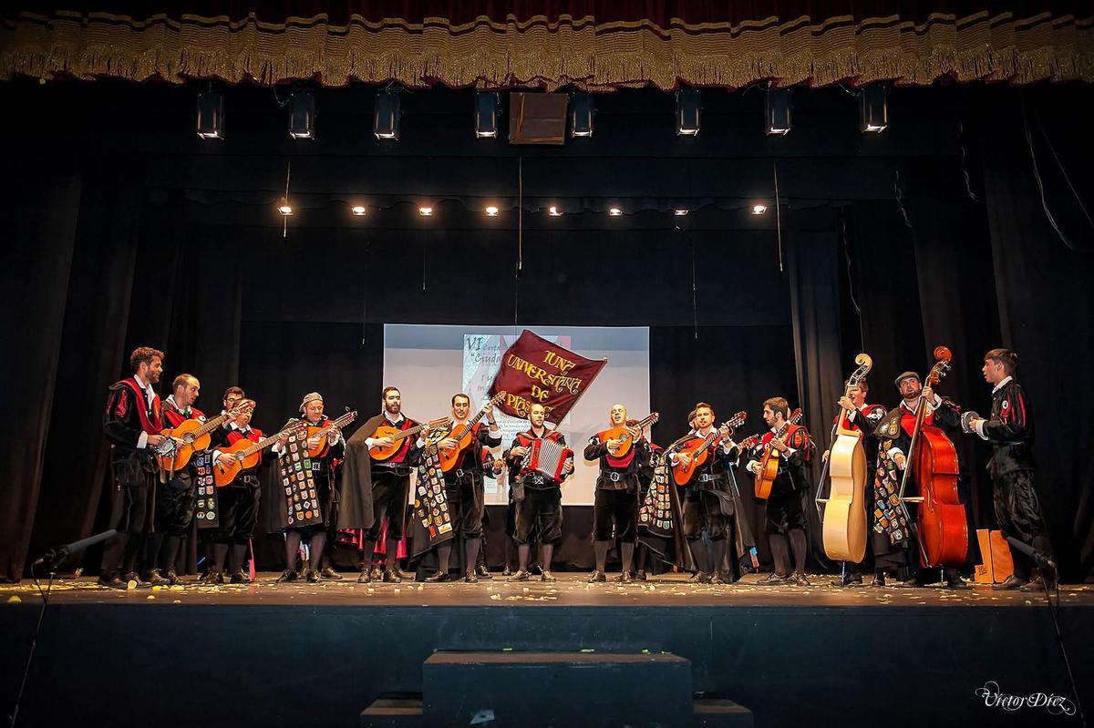 La tuna universitaria de Plasencia, sobre el escenario, en una edición anterior del certamen.