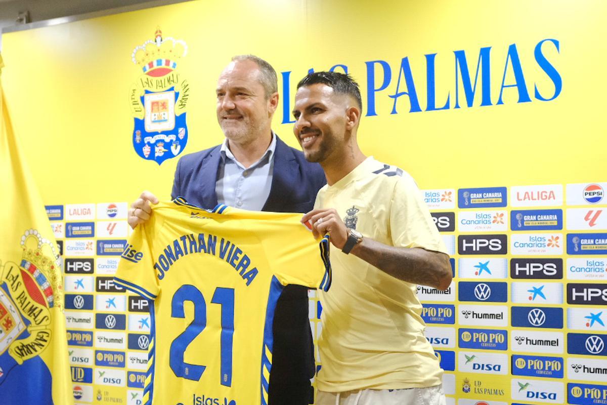 Helguera y Viera, en sala de prensa, el pasado julio.